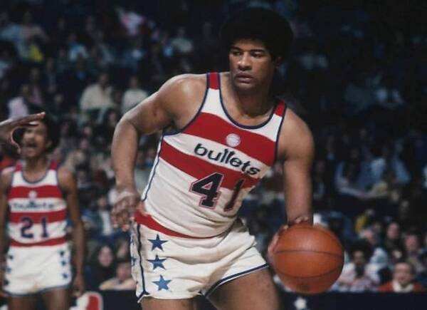 nba球星肩宽有多可怕?霍华德堪称衣架,伦纳德让洛瑞变小矮人!