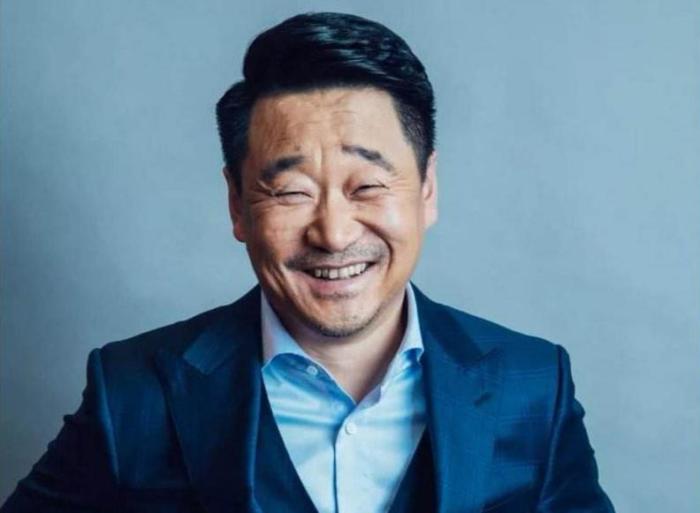 2019年,他又凭借电影《地久天长》,获得柏林国际电影节的最佳男演员