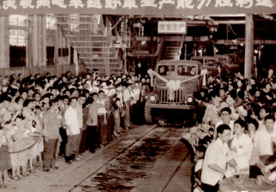老三线之——第二汽车制造厂,万人鄂西山沟中筑梦造车