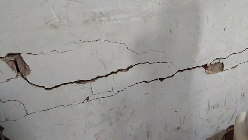 住了7年新房才知道,墙面裂缝不必找专业人士,教你4招,墙壁焕新