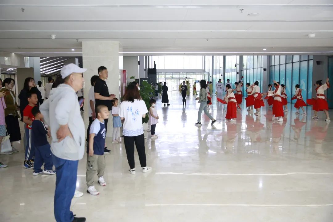 朱岗子村和北理工经管学院联合党支部开展红色"1 1"主题活动