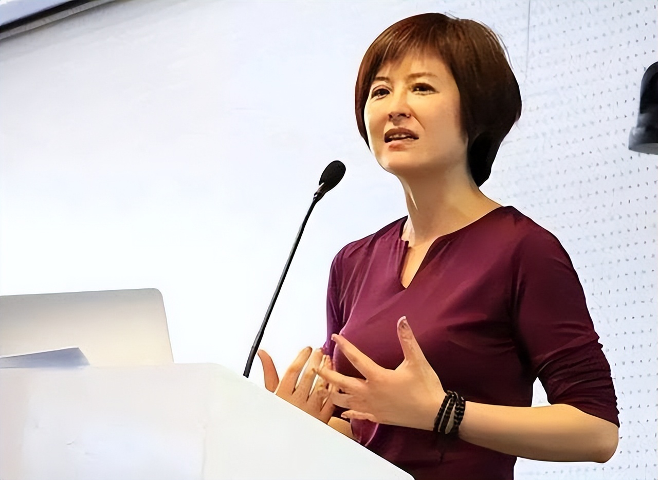 张泉灵:27岁时嫁给45岁的老公,事业巅峰期辞职,做投资赚1.2亿