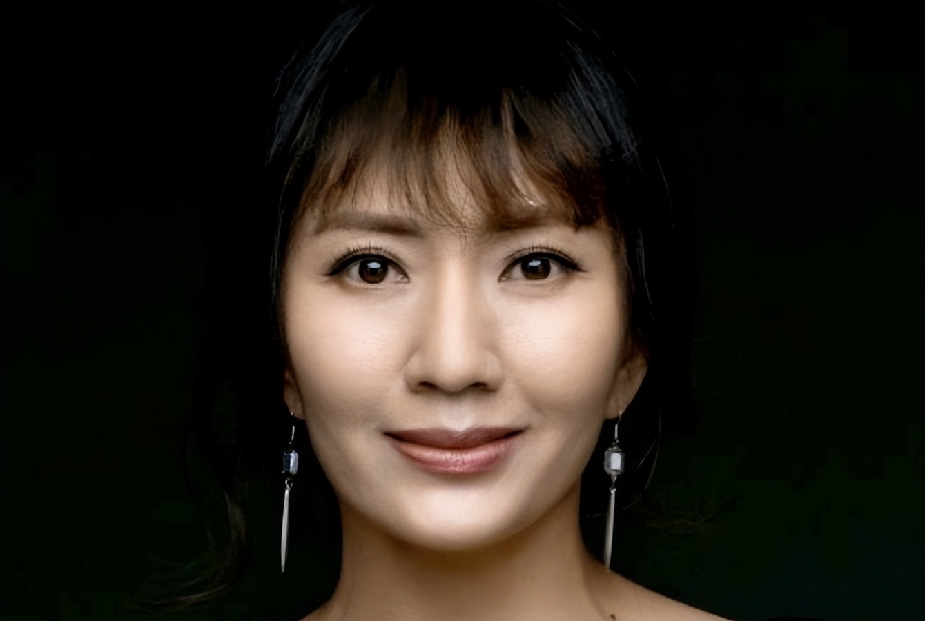 陆玲:长得漂亮演技好,出道37年认真拍戏,如今51岁依然魅力无限