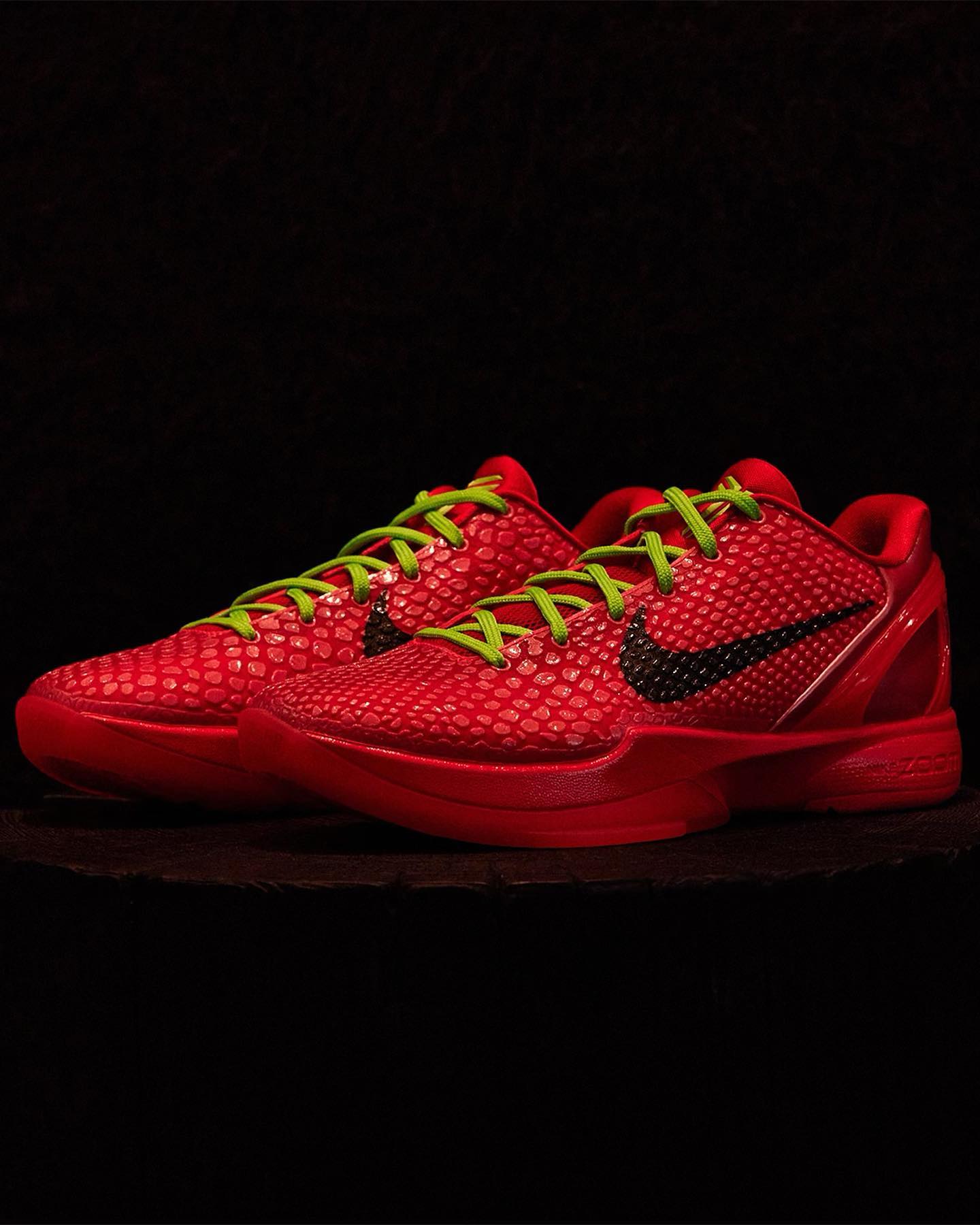 瓦妮莎宣布:两双 kobe 战靴即将登场!