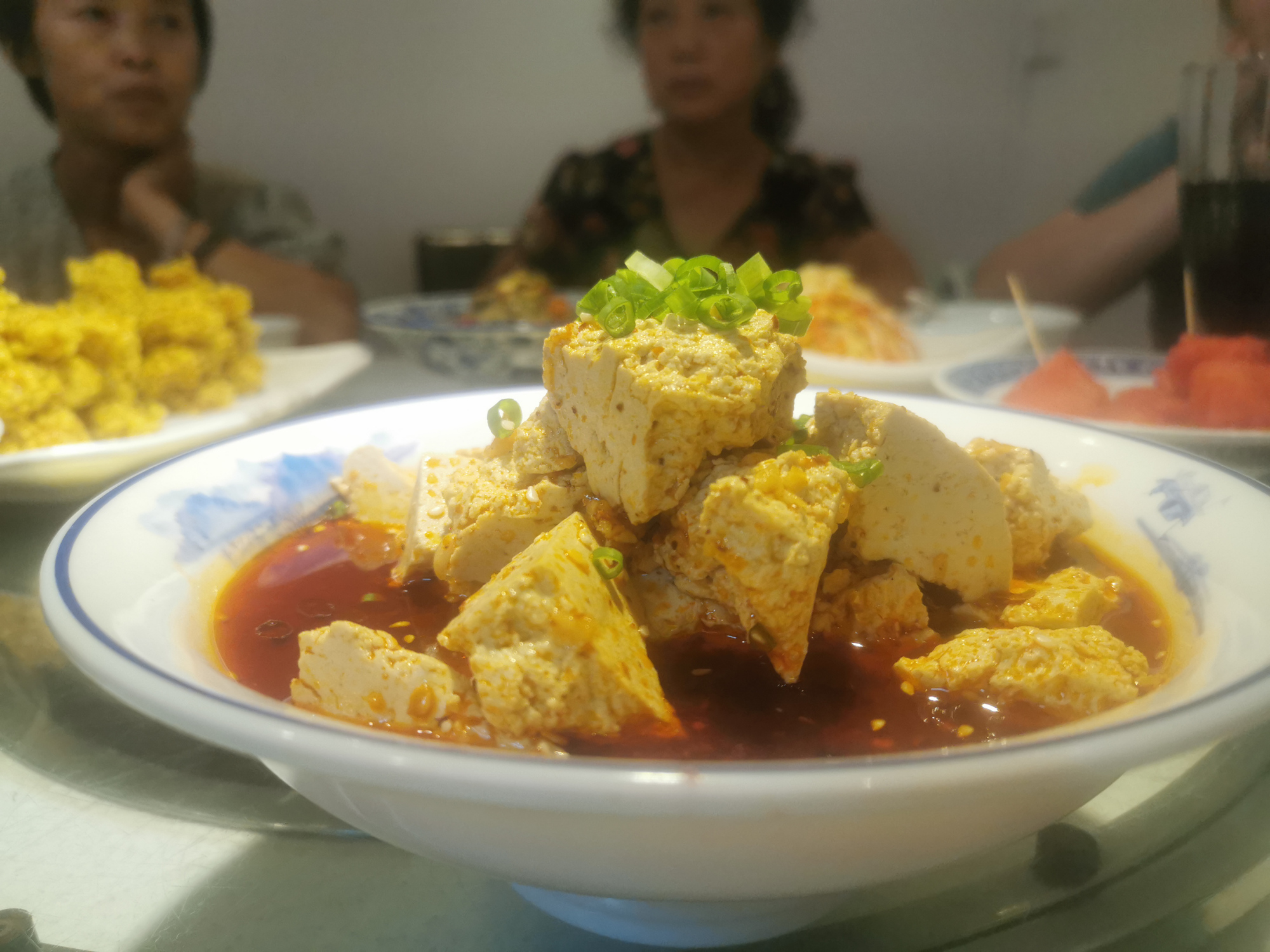 「聚大荔」为友谊干杯,三五文友相聚五谷食坊,享用美文与美食