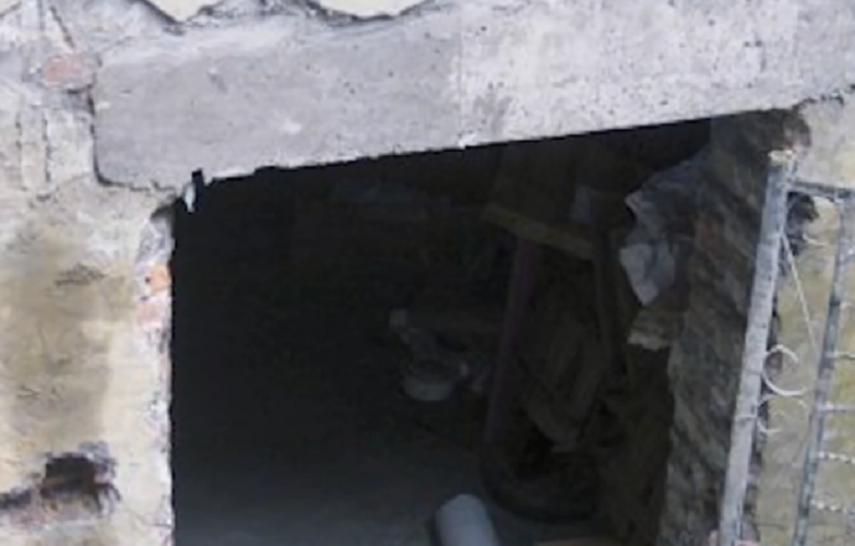 山西恶魔党成喜,在梨园的地窖内,非法囚禁并杀害三位妙龄少女