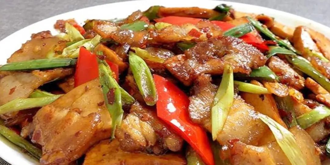 美食湖南,经典湘菜——香干回锅肉,软嫩醇香,味美又营养