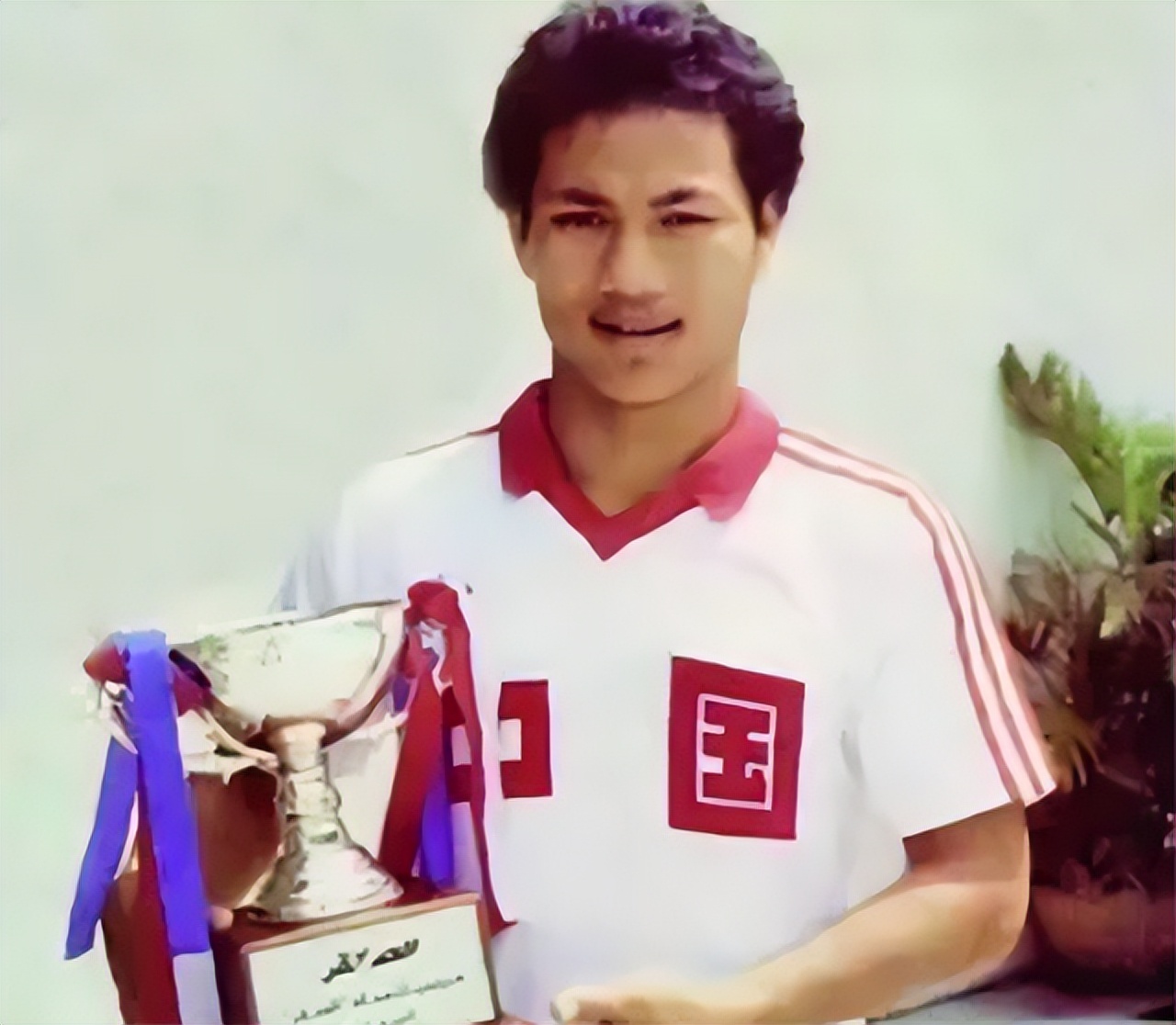 86年足坛名将赵达裕因断腿退役,2年后携妻入日籍,54岁肝癌离世