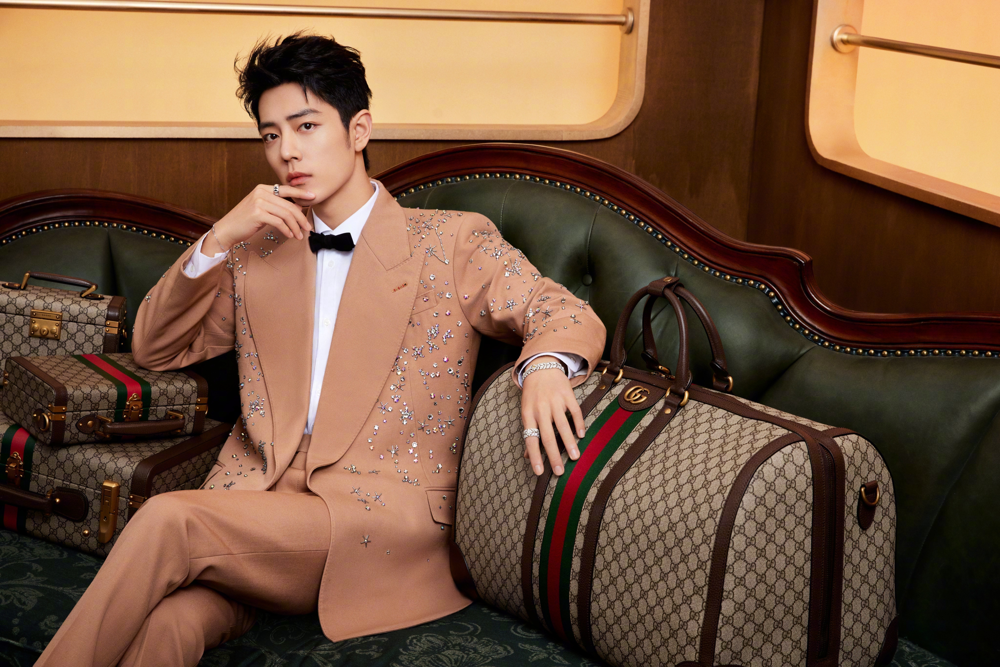 打破常规操作!gucci豪掷几百万拍摄,肖战超季礼服价值几何?