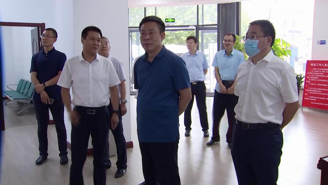 丰南区委书记艾春走访慰问退役军人并察看退役军人管理服务工作