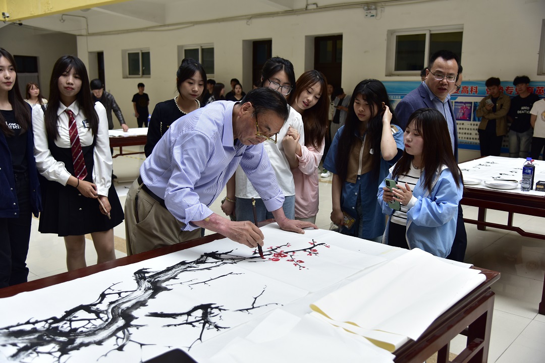 丹青翰墨写华章 书画艺术进校园|书画名家走进西安高科学校交流