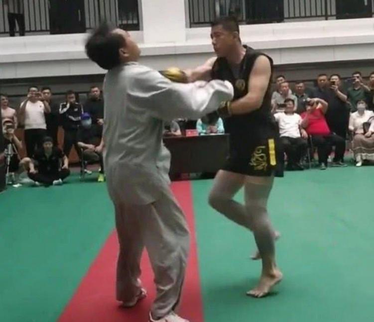 马保国解密被打晕幕后,对方师父让我手下留情