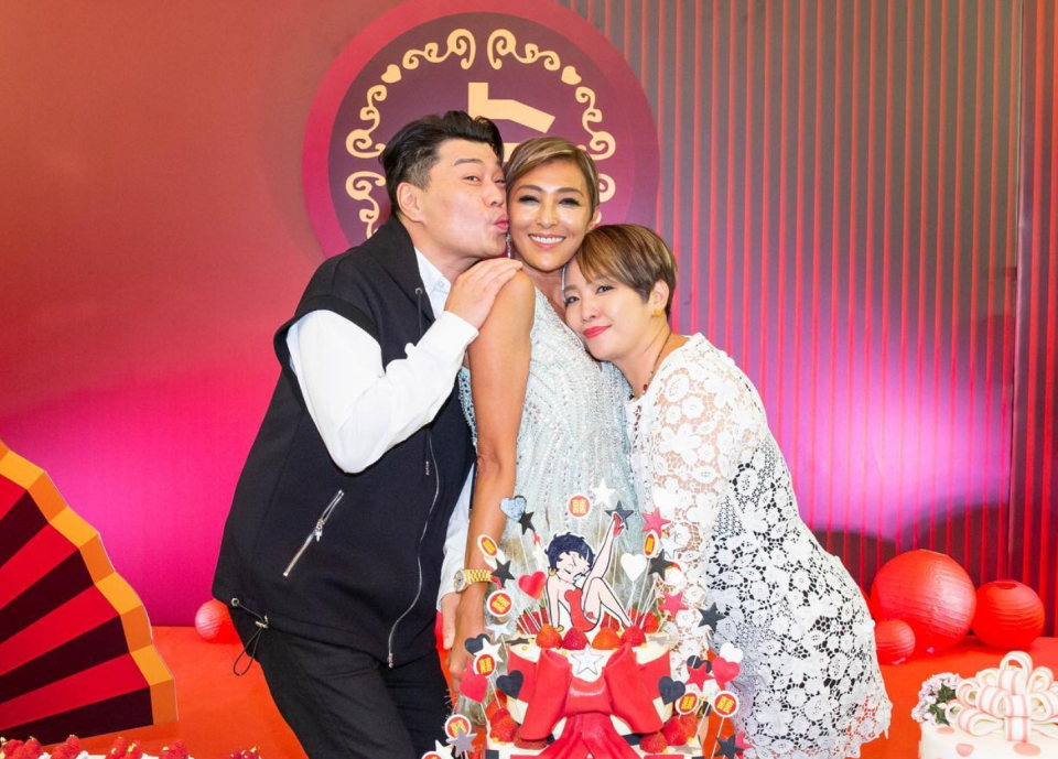 上山诗钠生日众多港星参加派对 张智霖谢天华梁家辉邱淑贞等