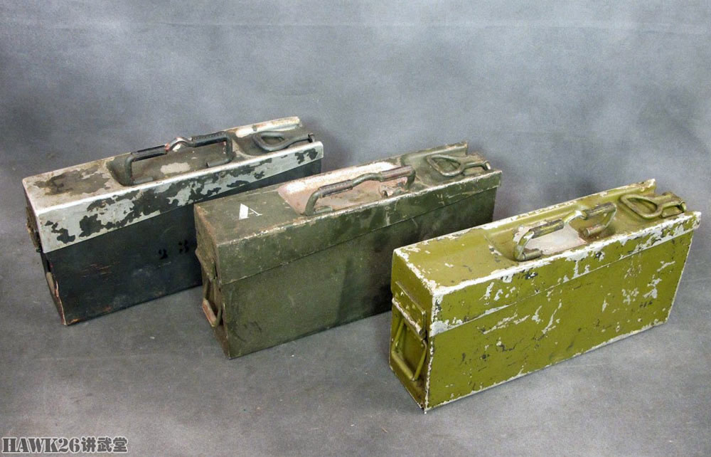 图说:德国mg34机枪使用的供弹具 两种弹鼓本质不同 很容易混淆