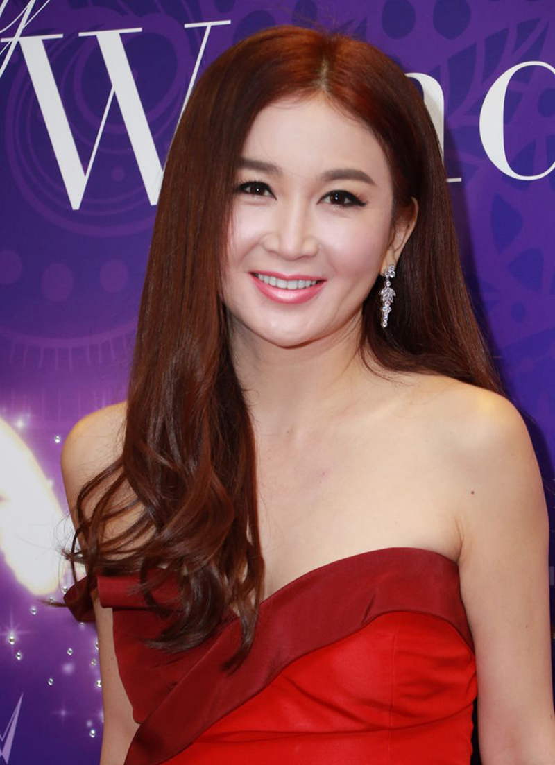 温碧霞全家赶赴贵州认祖归宗,参观故居倍感自豪,养子被纳入族谱