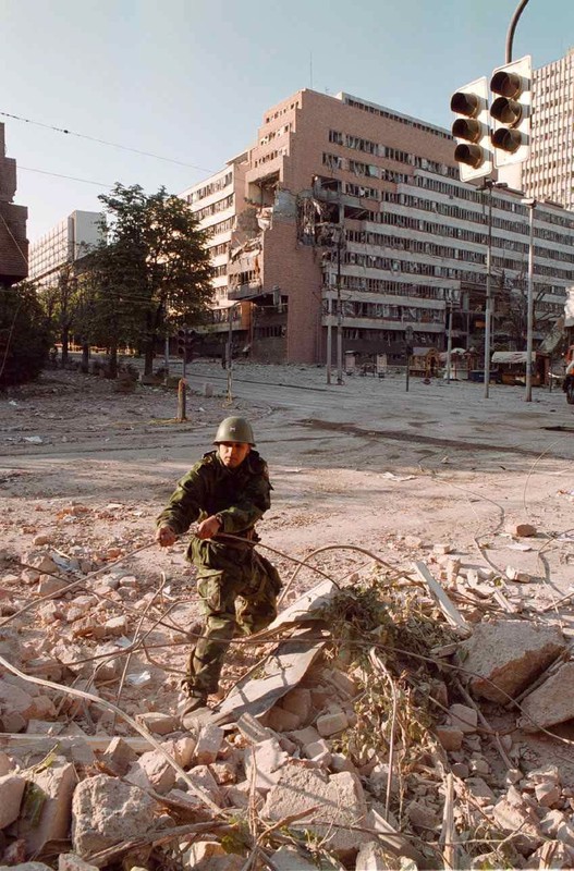 美国轰炸南斯拉夫图片