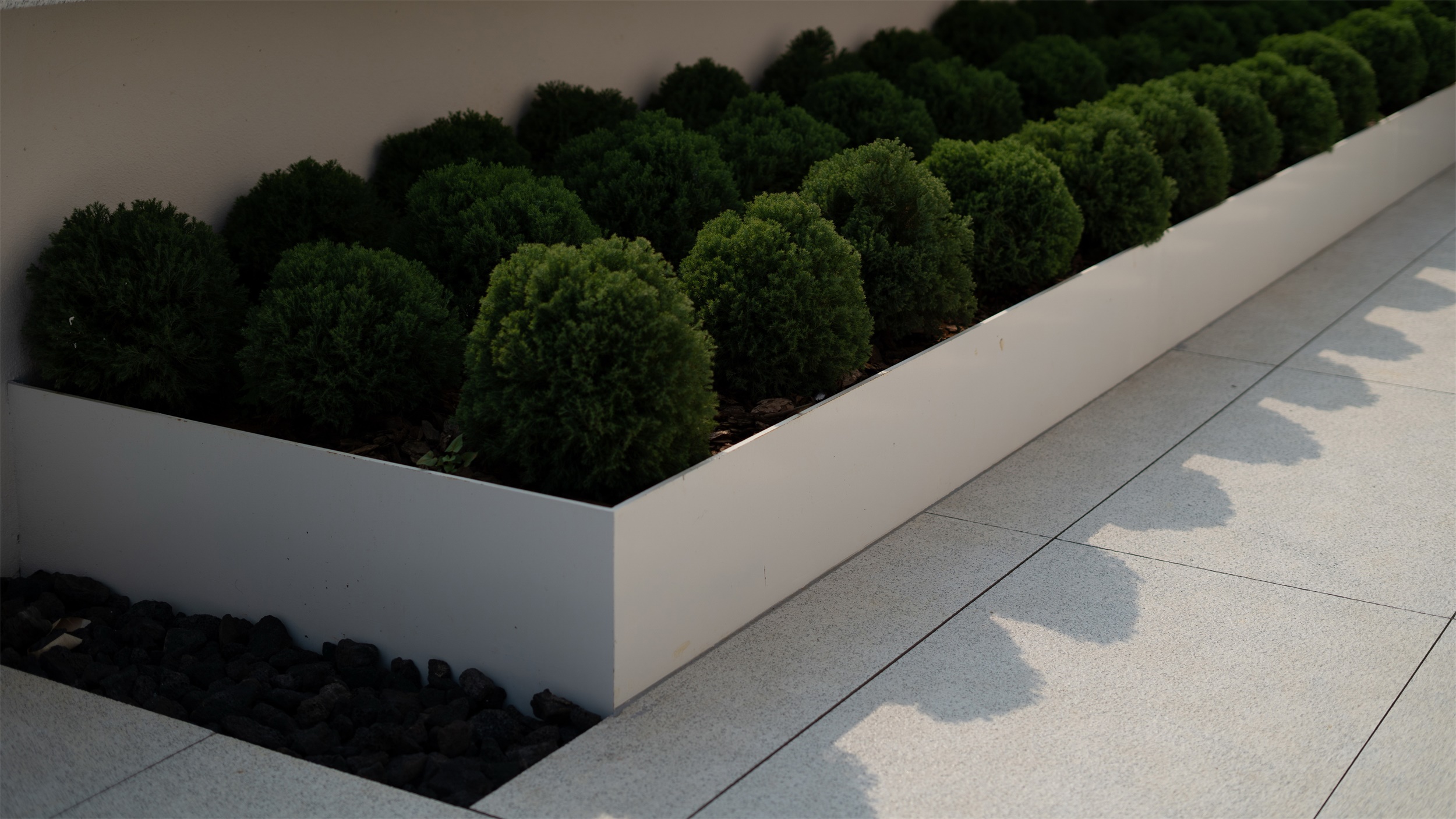 现代花园必备的4种不锈钢应用技巧,瞬间提升花园格调