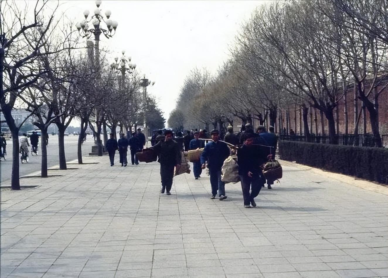 80年代的北京老照片:迷人的街景和日常生活