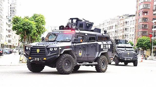 非常酷炫!中国9吨级"暴龙"反恐防暴装甲车,续航能力强!