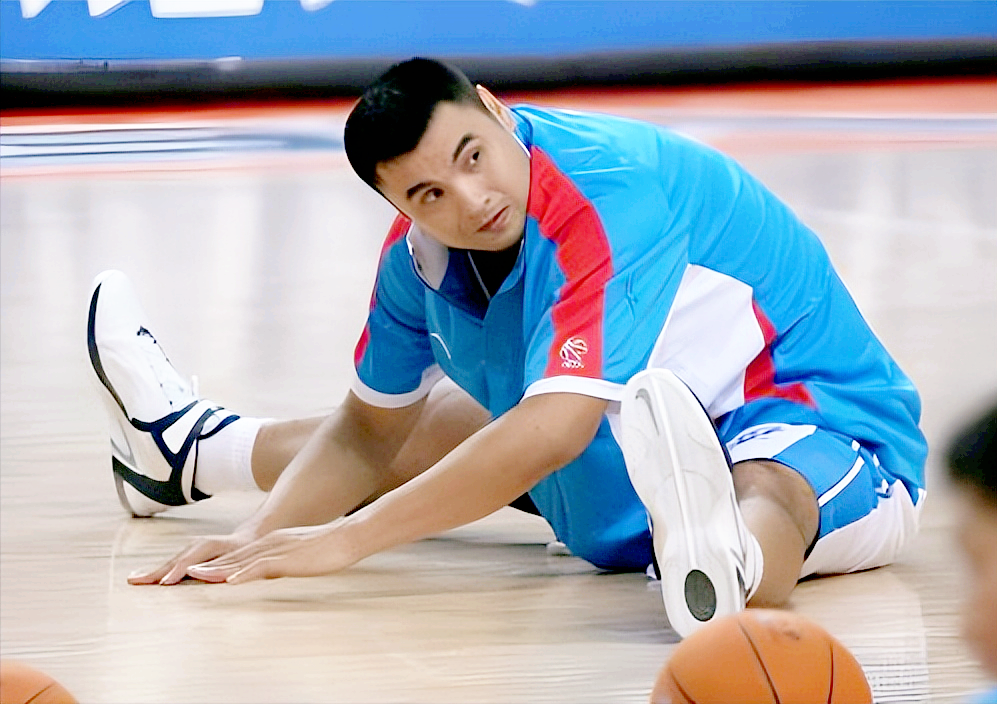 篮球名将刘玉栋:带着膝盖里的10块碎骨铸造辉煌,他亏欠妻儿太多