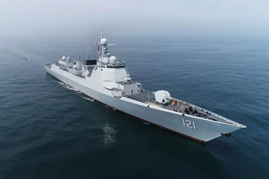 "万吨大驱"延安舰和咸宁舰