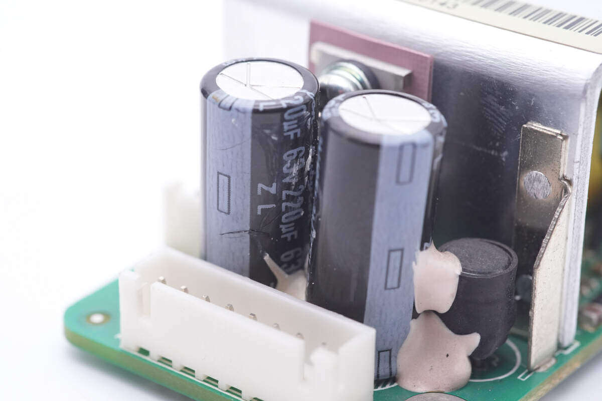 我们把华为optix osn500光传输系统60w电源拆了,比想象的要简单