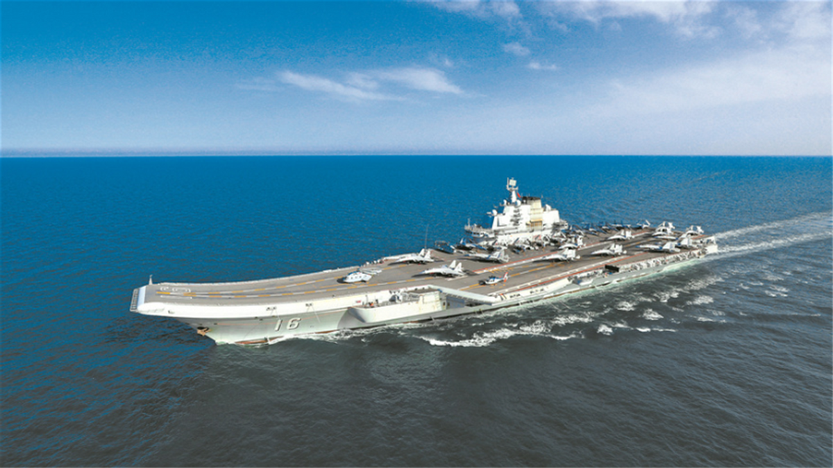 双航母显露实力:山东舰满载战机首赴西太,辽宁舰舰载机密集起降