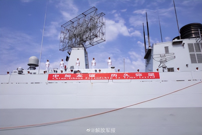 海军第43批护航编队抵达加纳特马进行友好访问