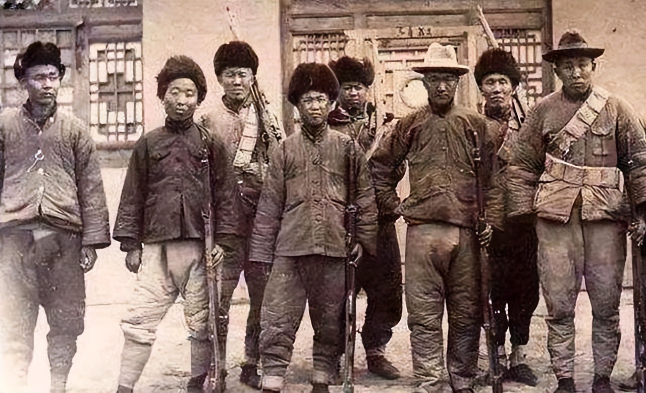 东北最美匪首张素贞,率领两千人横行东北,被捕枪决时百姓送行