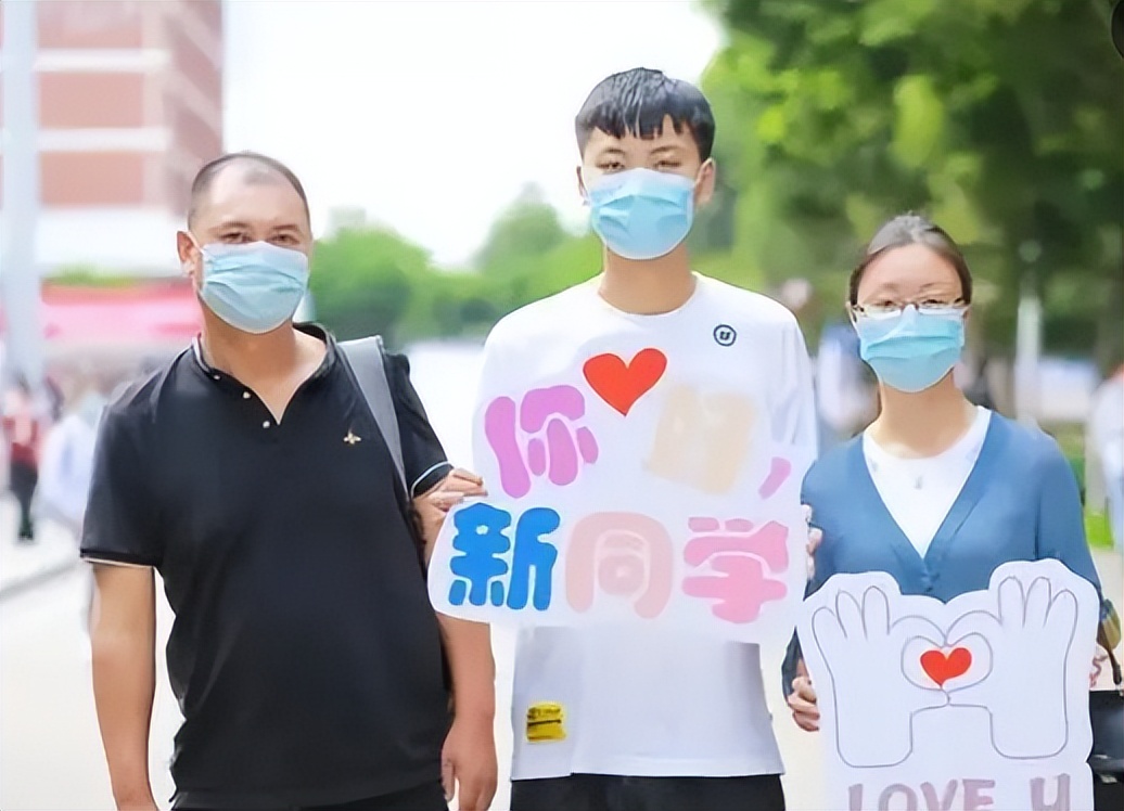 大一新生入学一星期,要牢牢记住这4点,否则可能会花"冤枉钱"