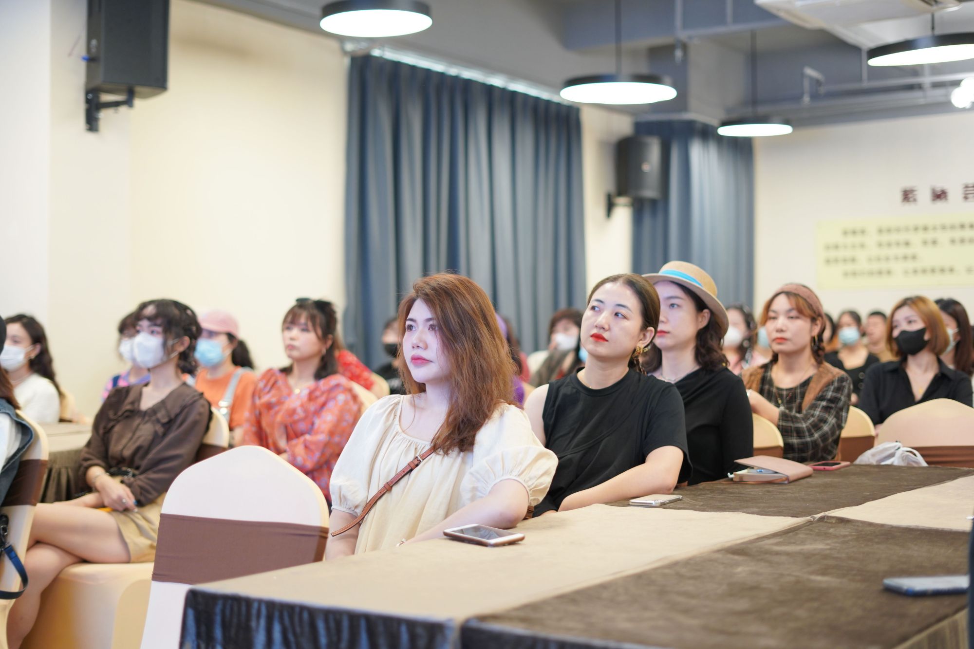 广东深圳形象设计师考试证书,补贴2090!服装搭配师保就业找工作