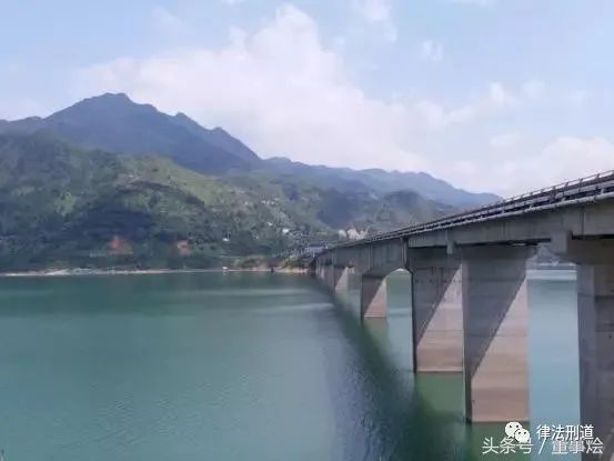 大案纪实;内蒙富商沉尸千峡湖