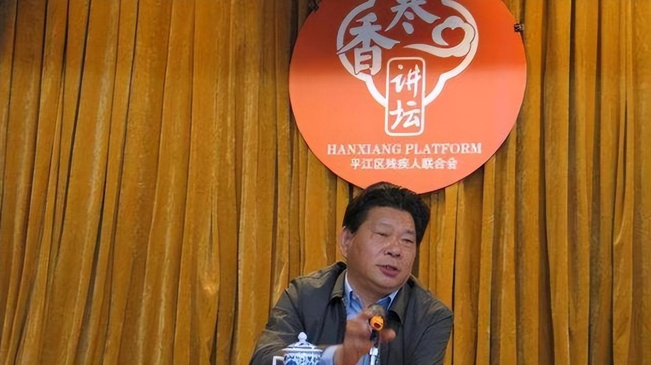 回顾展亚平对越反击战失去双腿和左手后娶19岁美女为妻成富豪