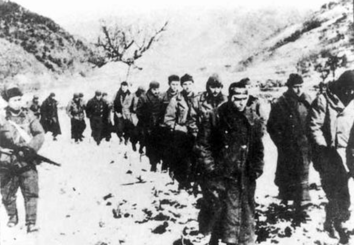 相对于我国对待俘虏的优待政策,美军的各种行为可以算得上是虐待俘虏