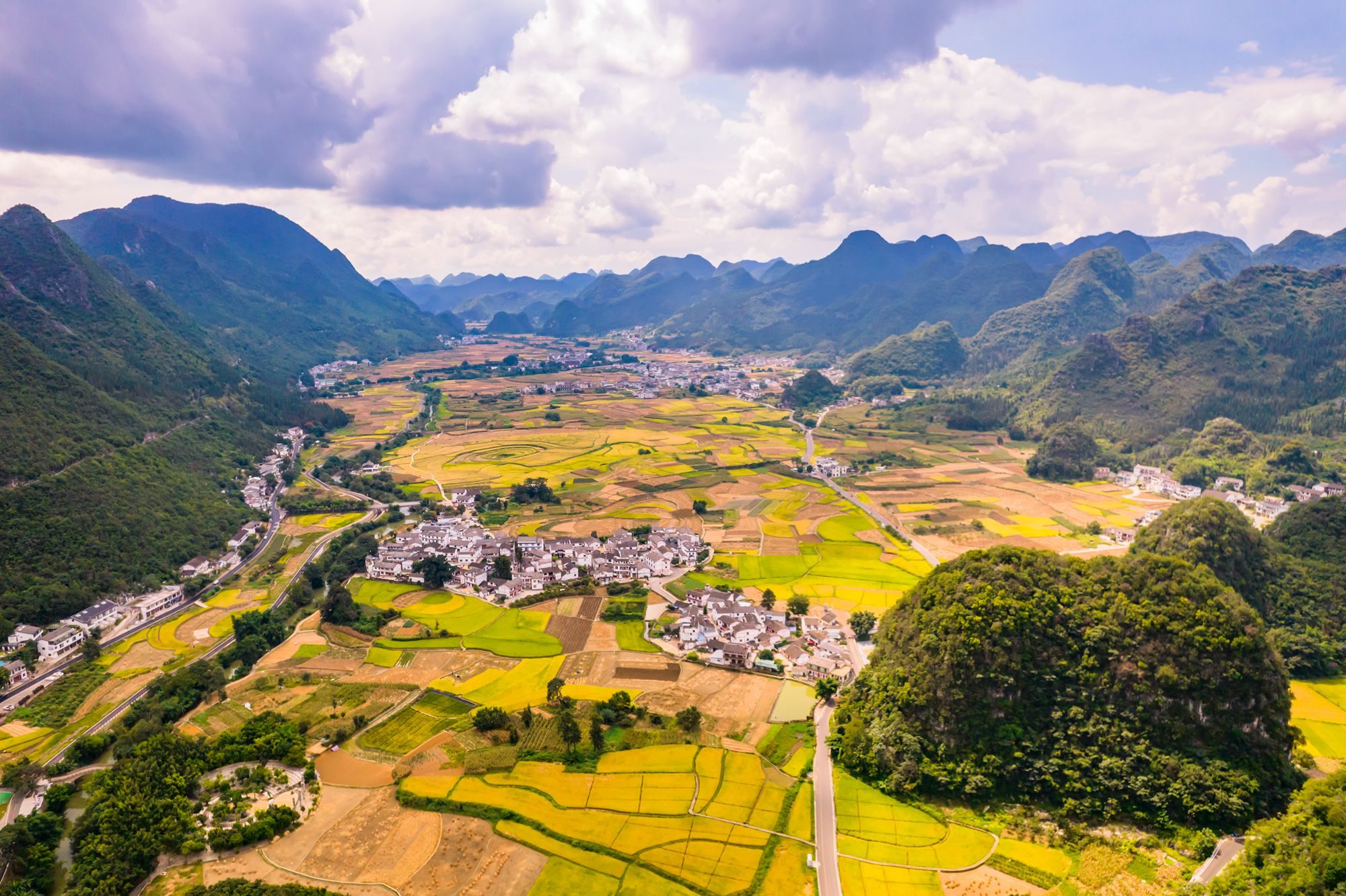 贵州兴义万峰林,磅礴数千里,航拍风景如画,看后让人叹为观止