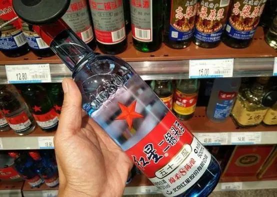 还是会有漏洞,今天就教给大家3个招数,一眼识破真假红星二锅头,爱喝的