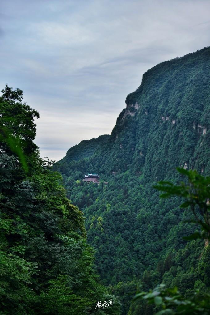 九十九道拐,峨眉山的天梯