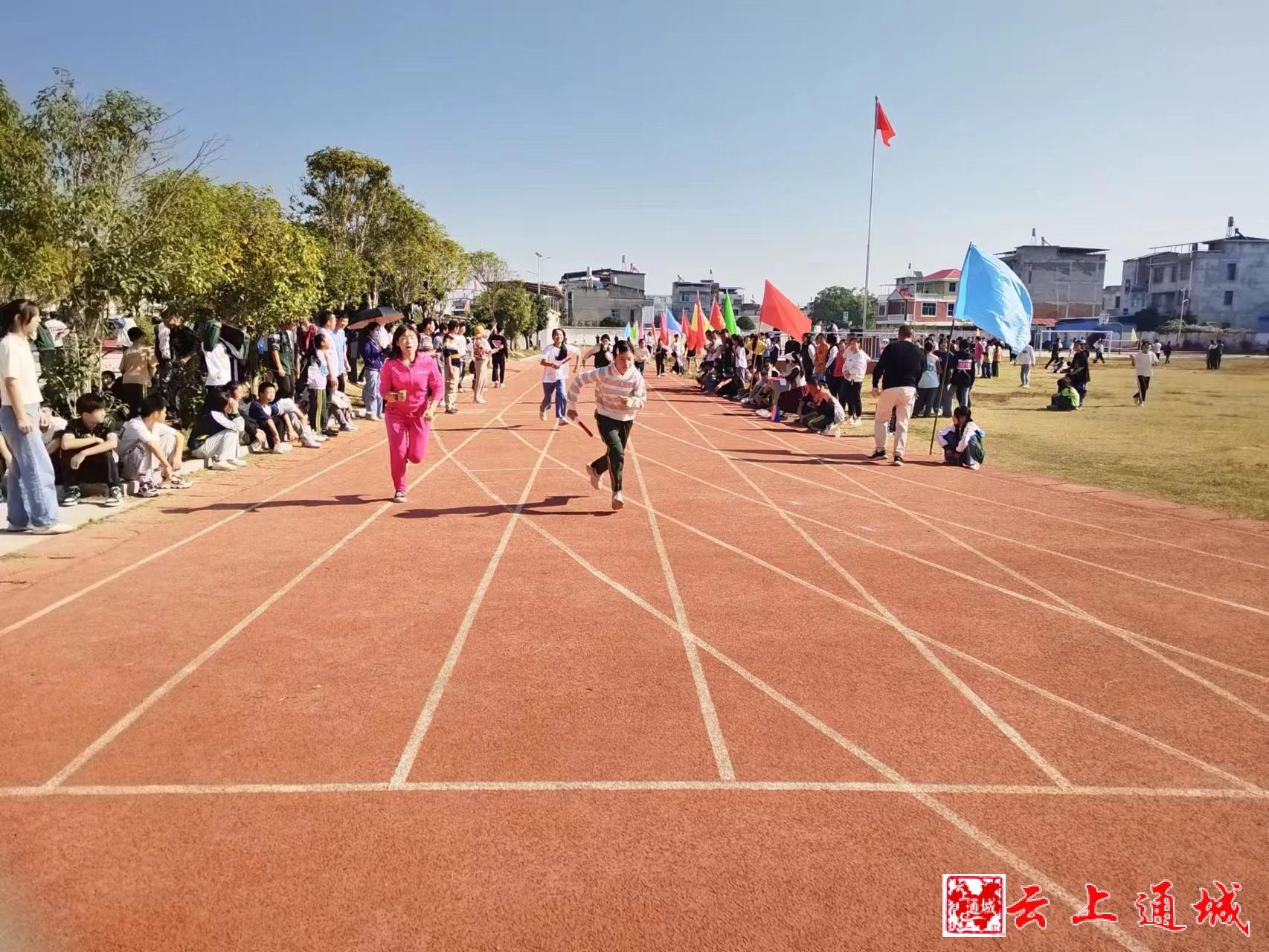 通城县大坪乡双龙中学举行第三届秋季运动会