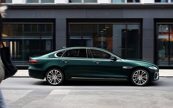 40万捷豹xfl总体表现优秀,可以跟bba中的宝马5系抗衡