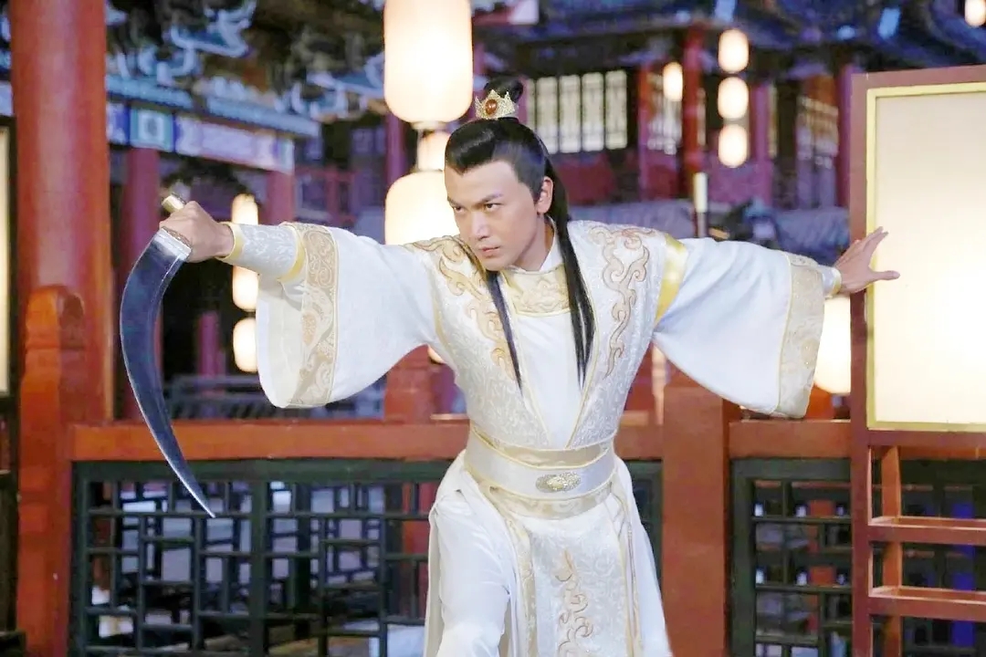 新《圆月弯刀》积压9年,女主过气,服化过时,有张智尧也不香了