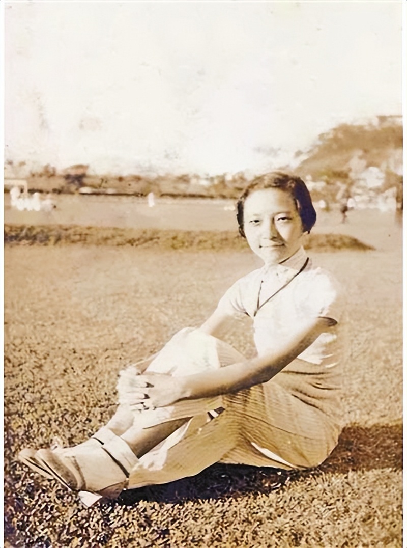 她是现代版的林黛玉,身患肺病嫁给豪门公子,在25岁时吐血而亡