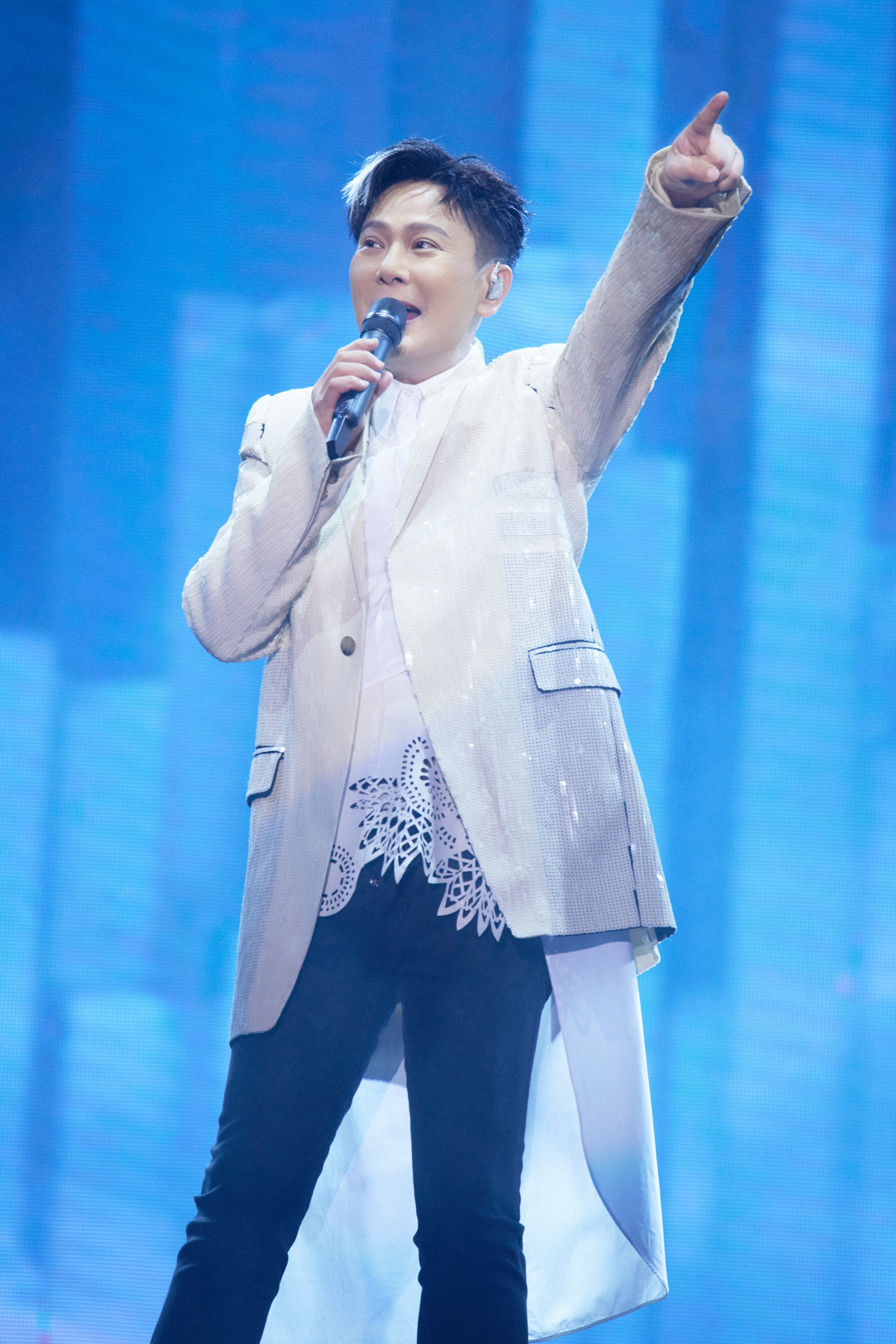 未来式2.0天津站上线歌迷大合唱,张信哲北京场开票3秒即售罄