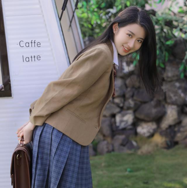 《外来媳妇本地郎》中罗飞雁扮演者刘莹莹,她与康天庥再续夫妻情
