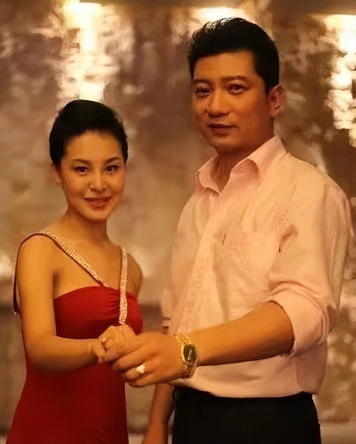 田雨隐藏多年的妻子,竟然是我们熟悉的她,难怪拒绝汤唯