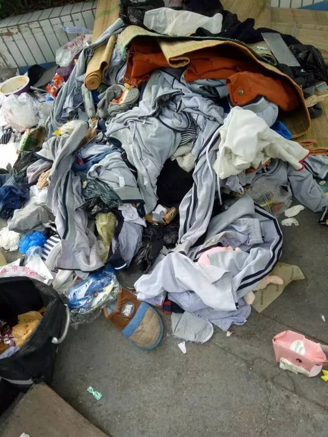 教育局回应校服内掏出大把碎布!当地教育局回应:领导正在调查