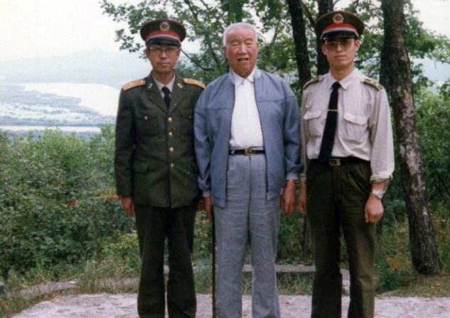 《亮剑》孔捷的原型肖全夫,傅崇碧,暴露出志愿军一个致命弱点