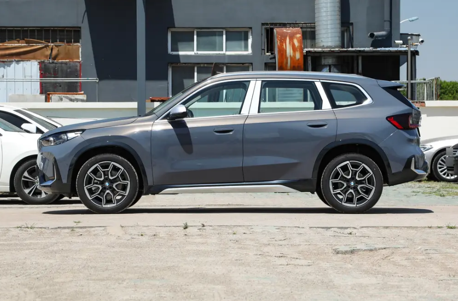 宝马大降价,28.89万直降至19.3万,8at配四驱,买到就是赚到