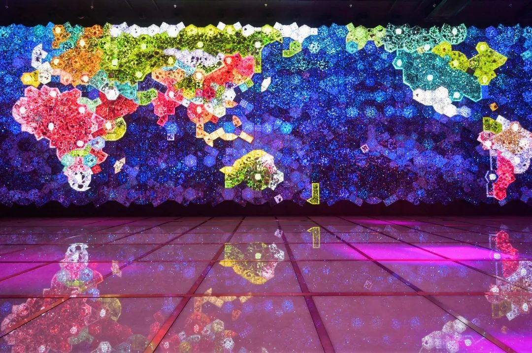 《我和我的祖国》宝石墙创意灯光秀首秀