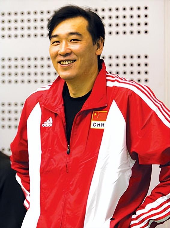 亚洲飞人张翔排球生涯有心痛遗憾娶空姐为妻现在怎样了