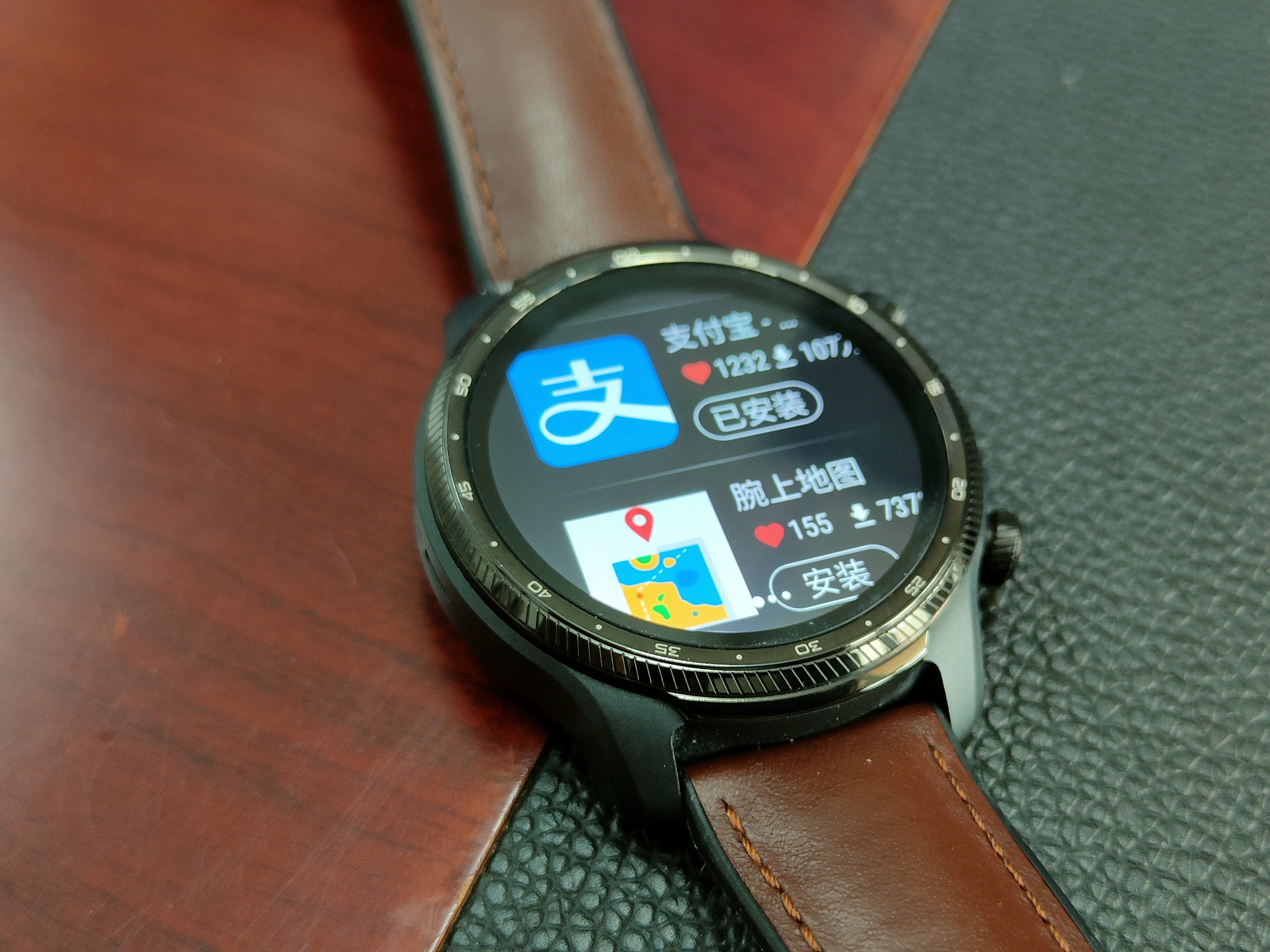 旗舰智能手表 4g独立通话 长续航全面健康管理